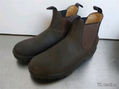 TK Auctions - Women's Aquatherm Chelsea Leather Boots
