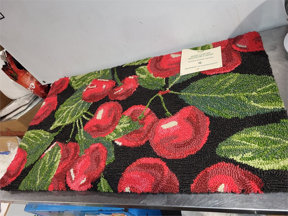TK Auctions - HOOKED ACCENT RUG