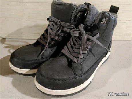 weatherproof sneaker boot