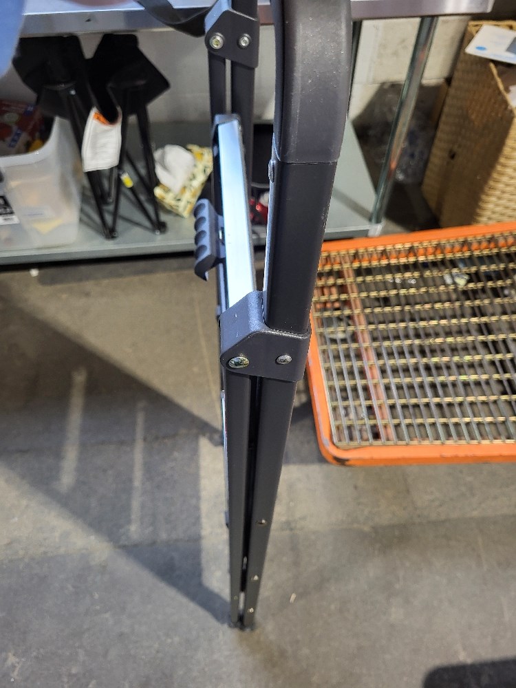 TK Auctions - Sleek Folding step Ladder