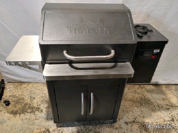 Tk Auctions Traeger Silverton 620 Pellet Grill 