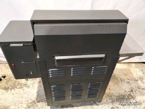 TK Auctions - Traeger Silverton 620 Pellet Grill