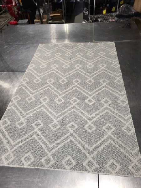 TK Auctions - Baldosa Vestibule Rug 46 x 72